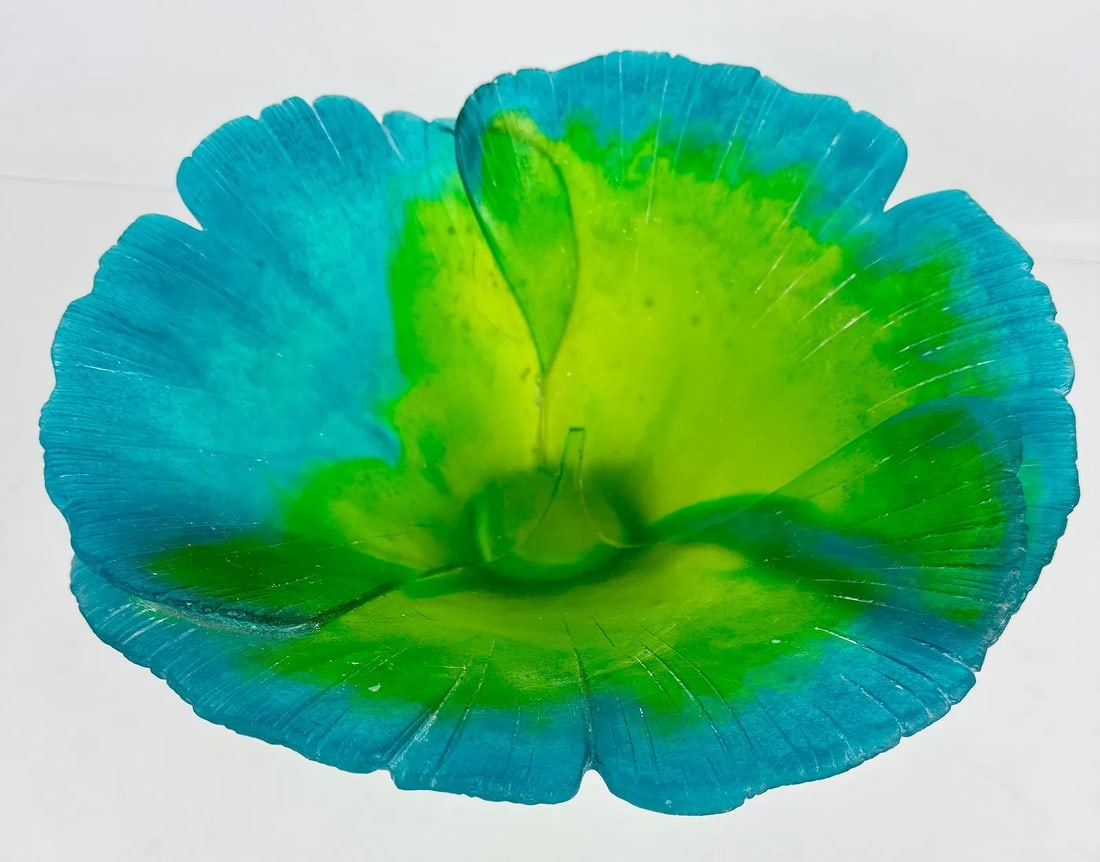 A LARGE DAUM PATE DE VERRE BOWL: Measures 10 inches d. In good condition, Estimate $2500-3000