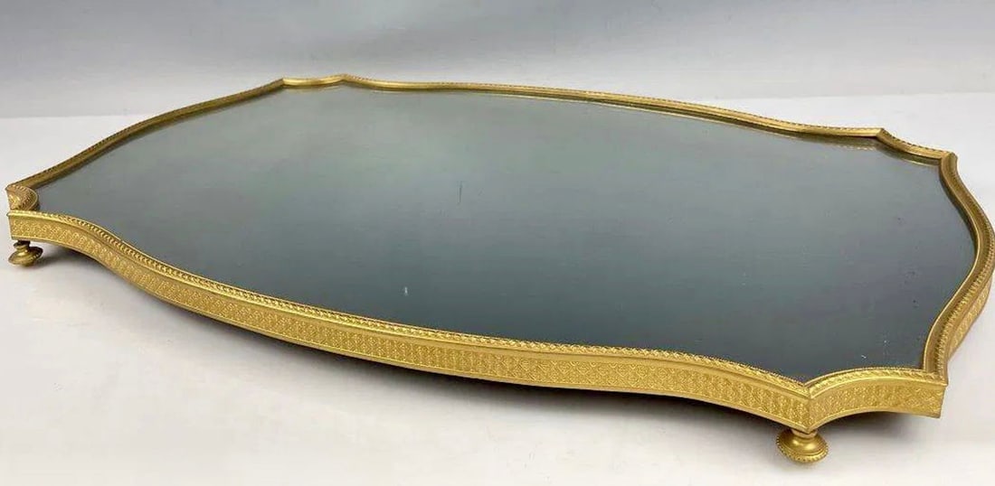 LARGE DORE BRONZE PLATEAU: Circa 1900. Measures 21 x 15 inches. In good condition. Estimate $1.400-1.600