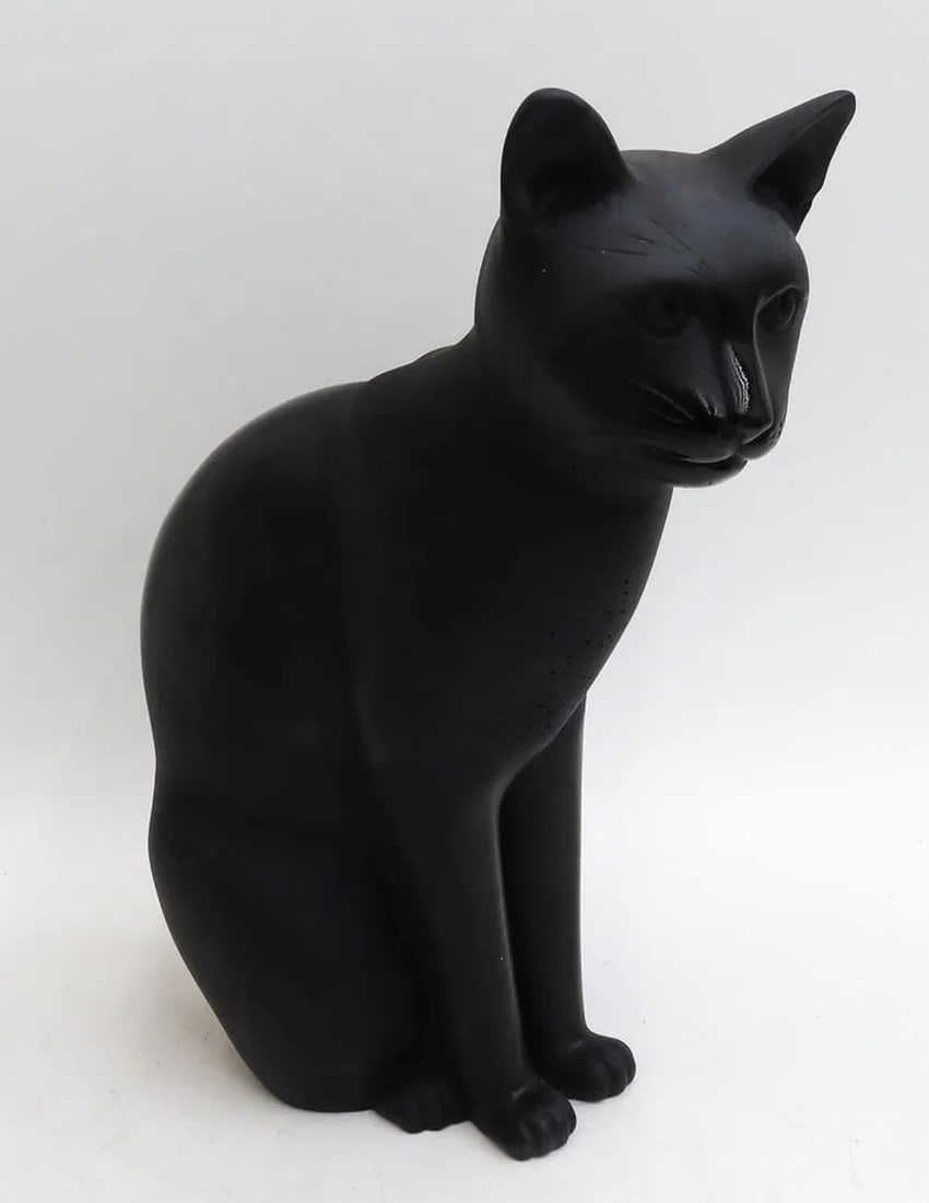DAUM PATE DE VERRE LTD EDITION BLACK CAT: Daum France Pate De Verre Art Glass Sculpture Le Chat Noir Ltd Ed of 1000. The sculpture depicts a black cat in a seated position. Marked Daum France to underside and is limited edition 3/1000.Weight: