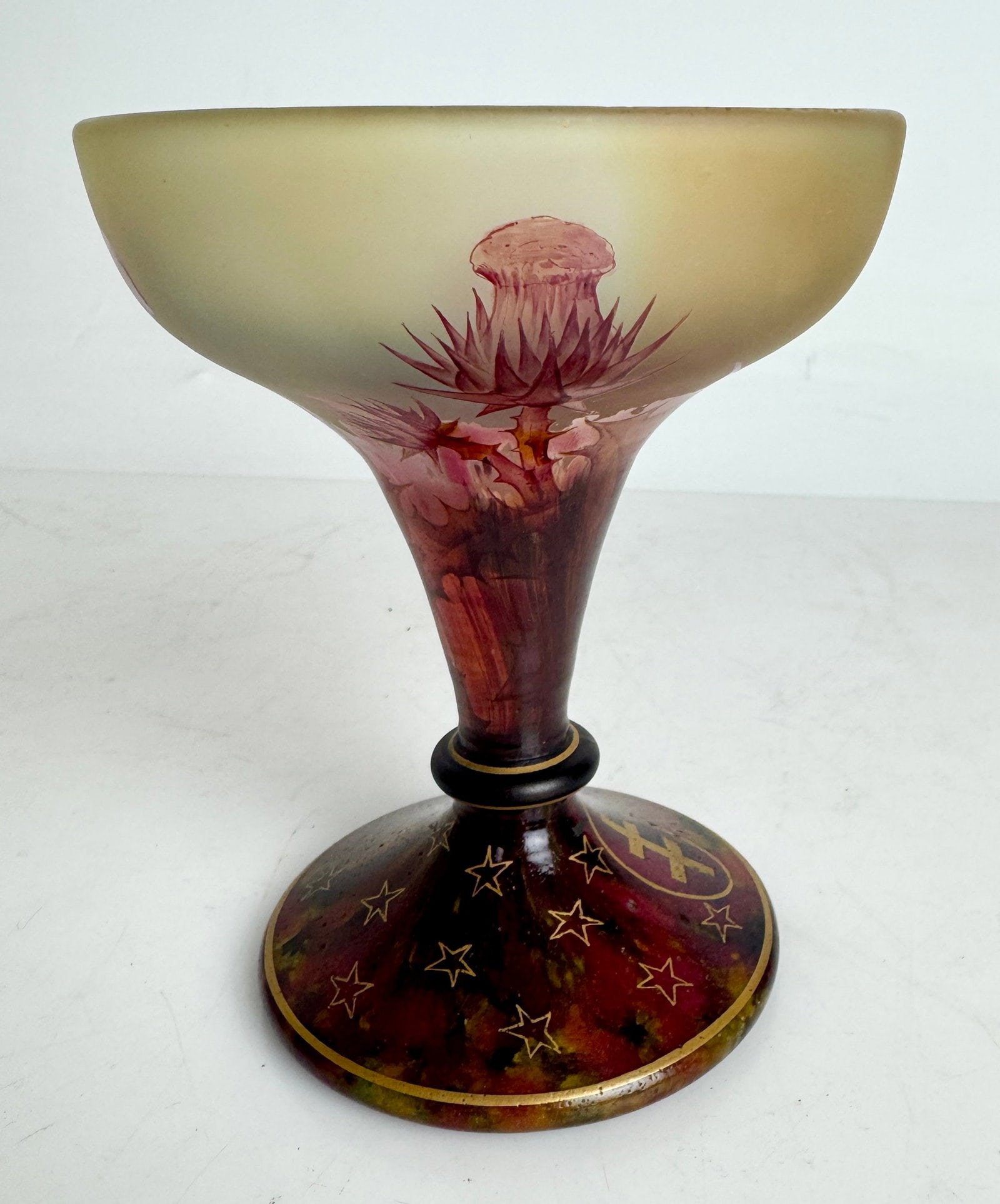 DAUM NANCY COUP: Circa 1900. Measures 6.5” h. In excellent condition. Estimate $1800-2000