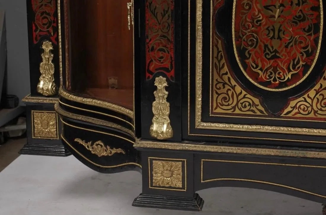 A LARGE BOULLE STYLE ORMOLU MOUNTED COMMODE AND MIRROR FRAME - 3