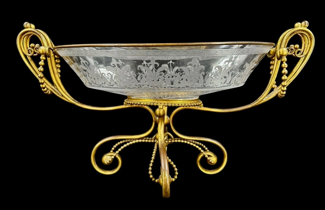 A LARGE ORMOLU MOUNTED BACCARAT CRYSTAL CENTERPIECE: Circa 1900. Measures 19 inches l. No breaks to glass. Good condition. Estimate $2500-3000