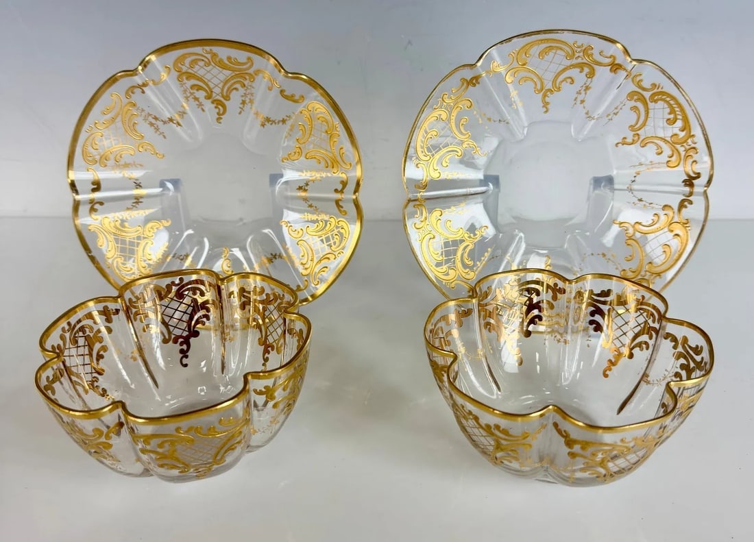 A PAIR OF 19TH C. ENAMEAND GILT MOSER FINGER BOWLS AND PLATES: Plates measure 6.5 inches d. No chips, no breaks. Estimate $500-600