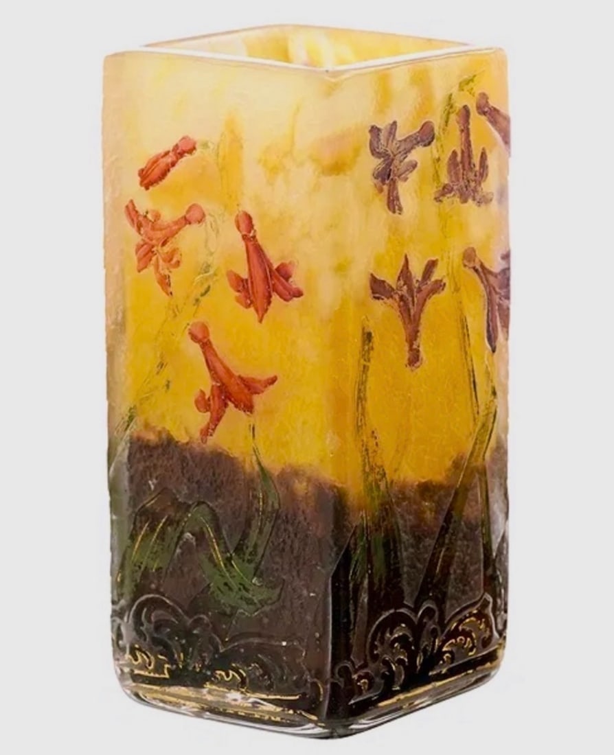 DAUM NANCY VASE: Circa 1900. Measures 5 inches h. In good condition, minor age related loss of gold. Estimate $2000-2500