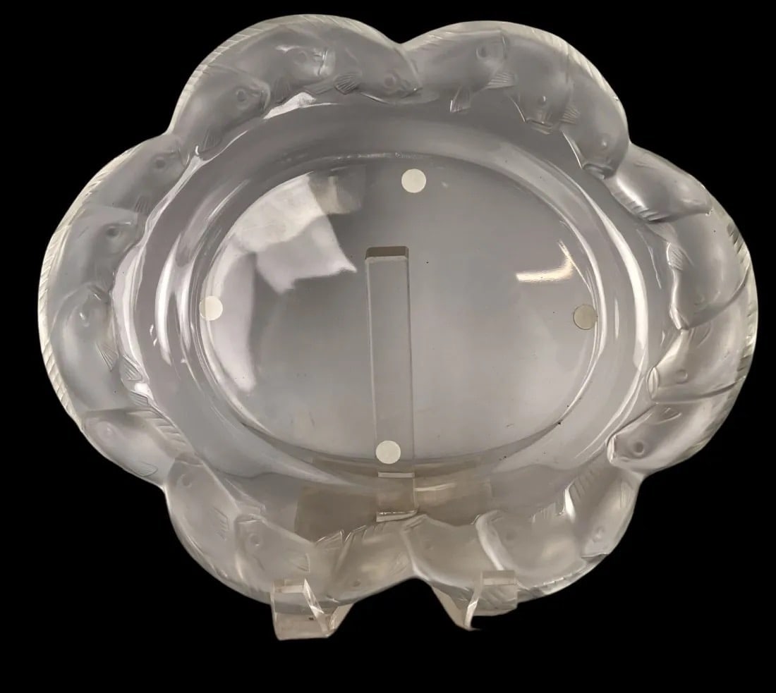 LALIQUE TRAY: Signed Lalique France. Measures 8.5 inches long. In good condition. Estimate $800-1.000