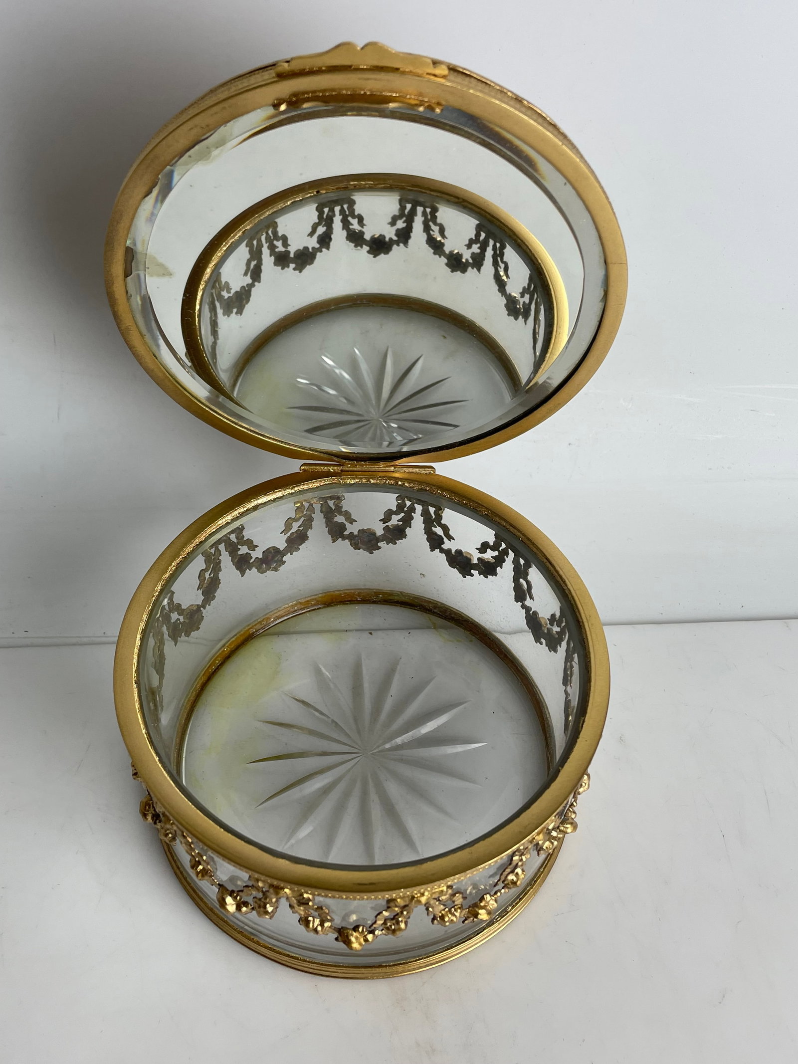 A FRENCH ORMOLU MOUNTED ENAMEL TOP BOX - 3