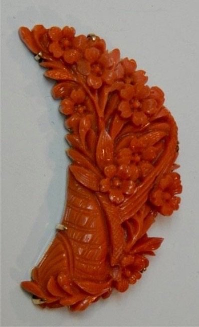 CHINESE RED CORAL AND GOLD PENDANT (1 of 2)