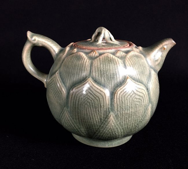 CHINESE CELADON LOTUS FLOWER DESIGN PORCELAIN TEA POT (1 of 2)