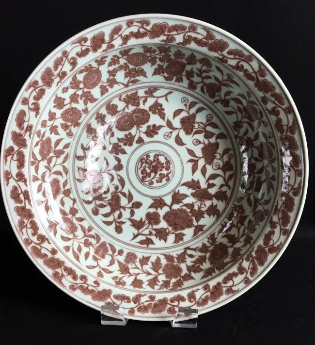 A LARGE KANGXI STYLE PORCELAIN CHARGER (1 of 1)