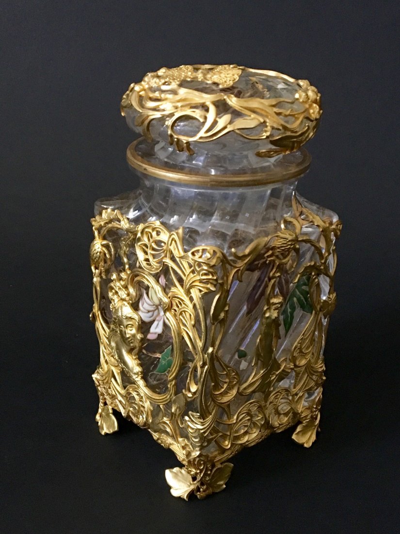 AN IMPOSING ORMOLU MOUNTED BACCARAT GLASS JAR (1 of 5)