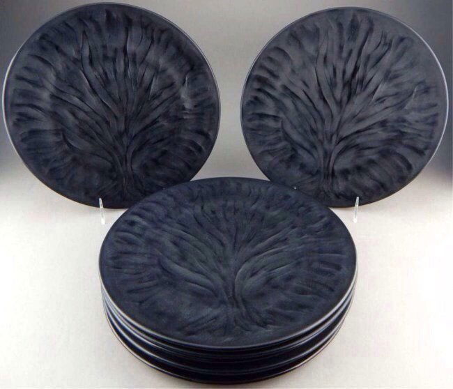 8 LALIQUE CRYSTAL BLACK ALGEUS DINNER PLATES (1 of 1)