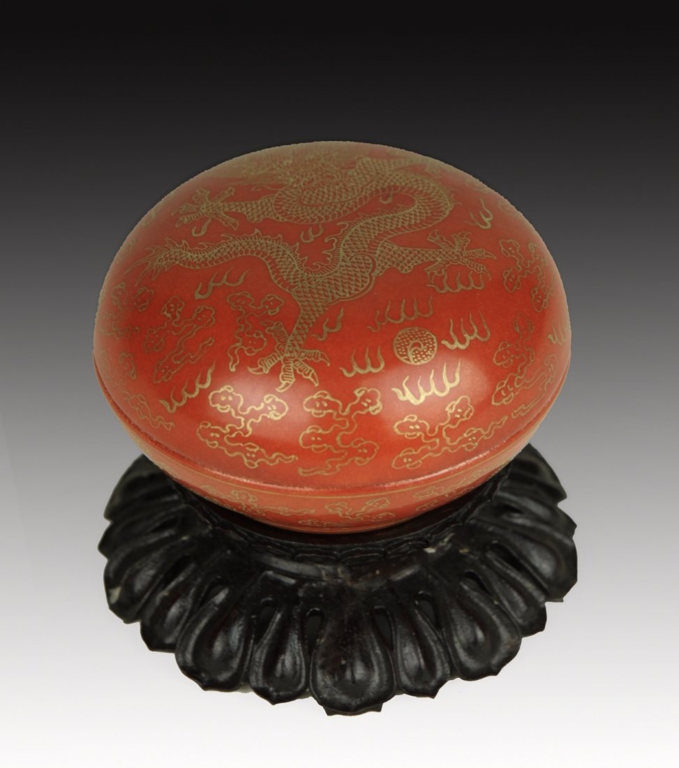 19TH CENTURY CHINESE PORCELAIN BOX ON WOOD STAND (1 of 3)