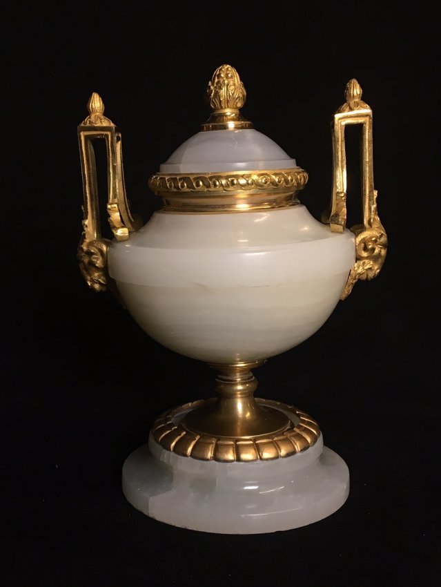 19TH CENTURY DORE BRONZE AND ONYX INKWELL (1 of 3)