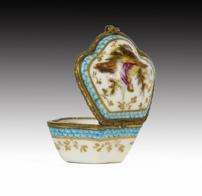 19TH MEISSEN STYLE PILL BOX (1 of 2)