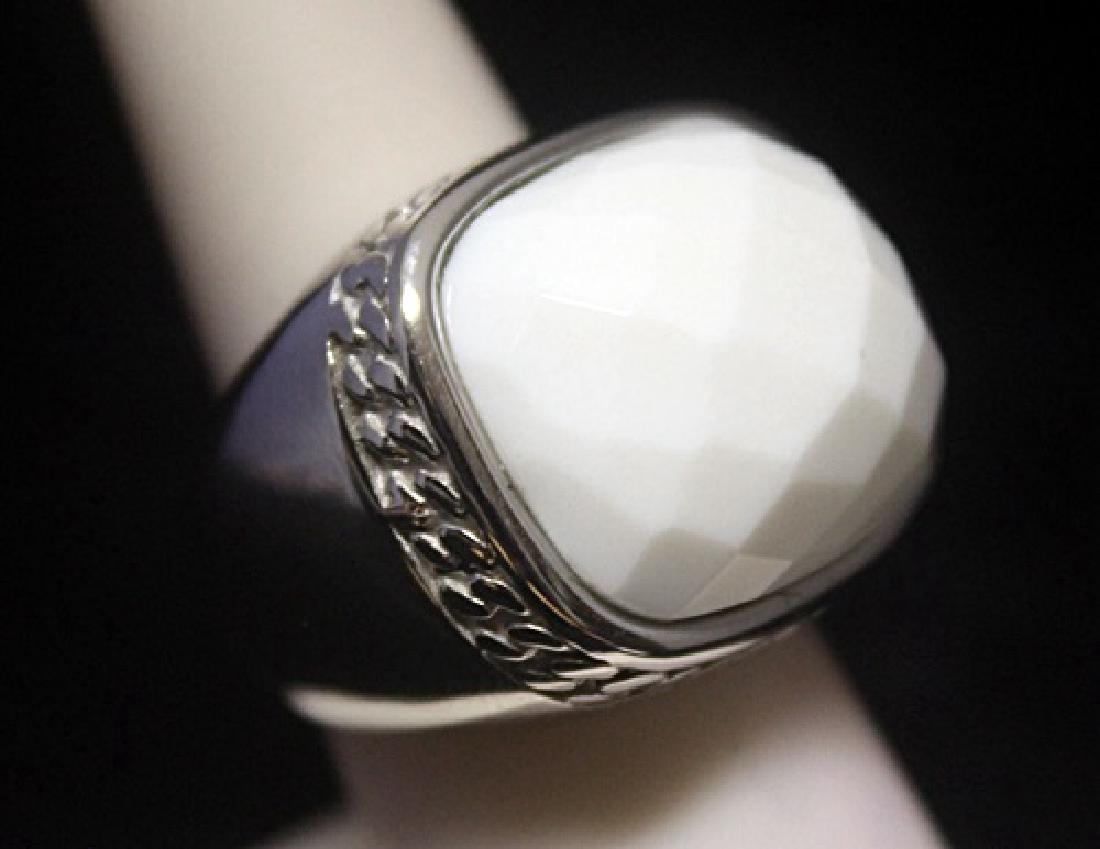 Elegant Unisex White Agate Silver Ring: Elegant Unisex White Agate Silver Ring; twt approx. 30cts, size approx. 7.