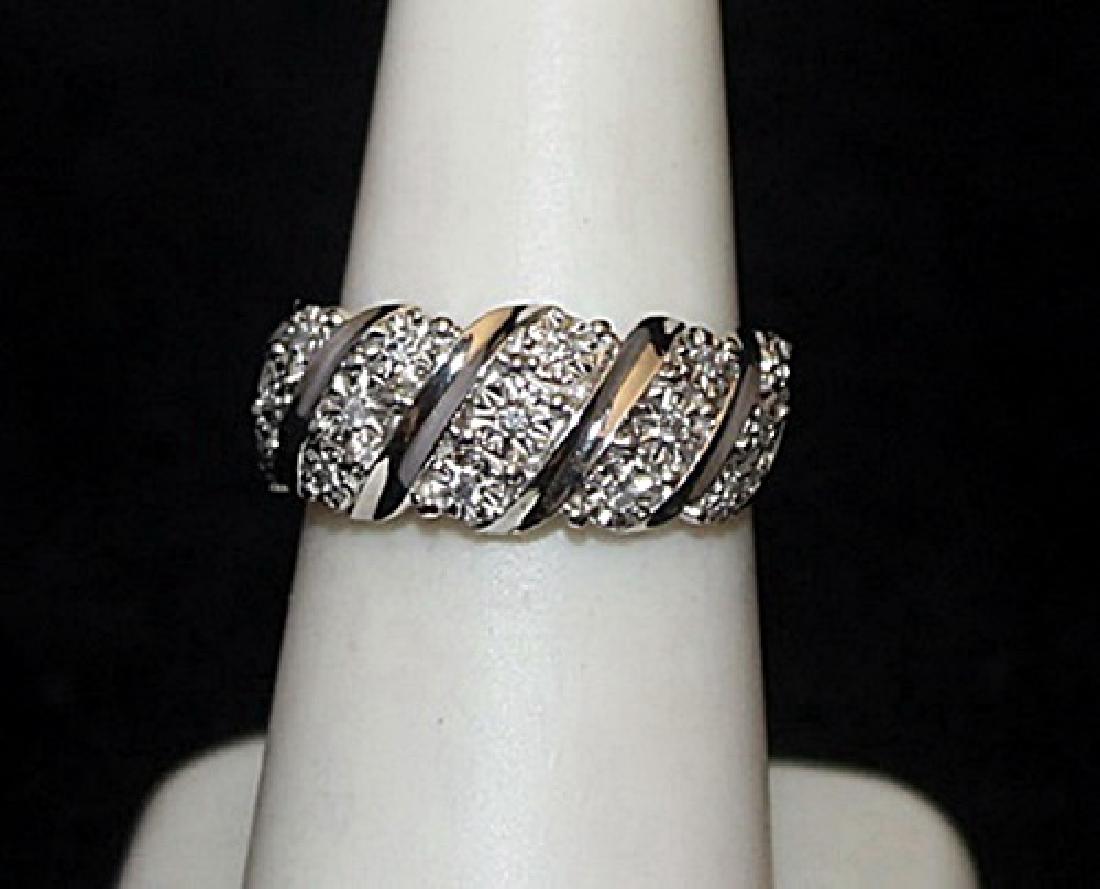 Gorgeous Silver Ring with Diamonds (73I): Gorgeous Silver Ring with Diamonds (73I) twt approx. 1ct VS1 Color I-J.
