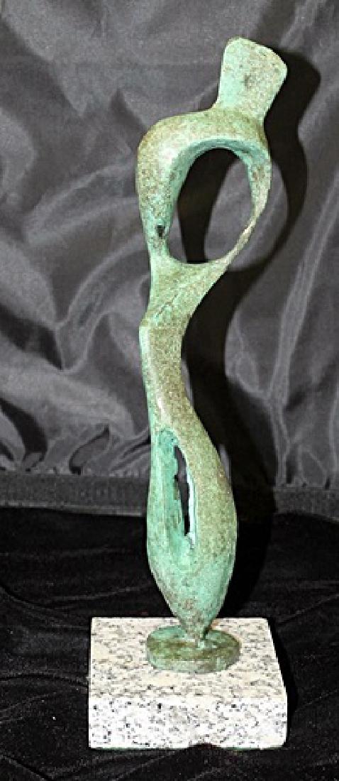 Bronze Sculpture - Henry Moore: In our opinion a work from the artist’s model, originating in his circle and cast during his lifetime or shortly thereafter, in the manner of Henry Moore, Bronze Sculpture on a Marble Base. Henry Sp