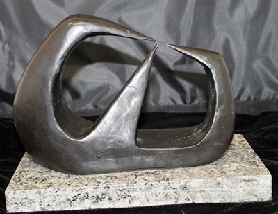 Bronze Sculpture - Henry Moore: In our opinion a work from the artist’s model, originating in his circle and cast during his lifetime or shortly thereafter, in the manner of Henry Moore, Bronze Sculpture on a Marble Base. Henry Sp