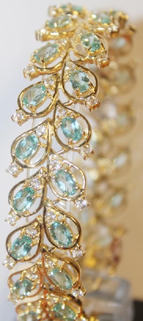 Beautiful Aquamarine and Sapphire Bracelet: Aquamarine and white sapphire bracelet, 60 ct. Gold.