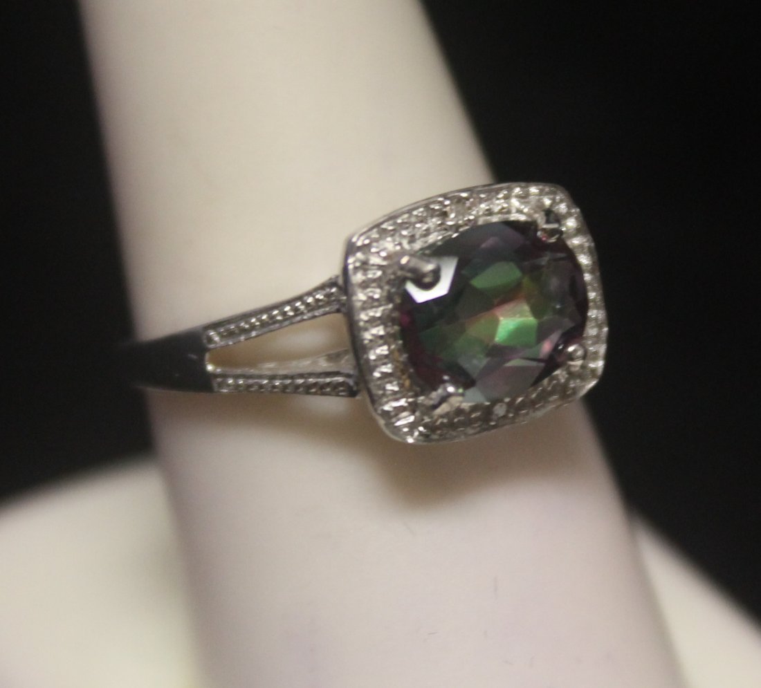 Gorgeous Russian Alexandrite & Diamonds Silver Ring: Gorgeous Russian Alexandrite & Diamonds Silver Ring; twt approx. 2.50cts, size approx. 7.