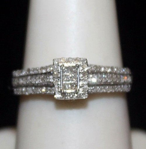 Lady's Fancy Silver Ring with Diamods (189I): Lady's Fancy Silver Ring with Diamods (189I) twt approx. 1.04cts VS1-2 color I.