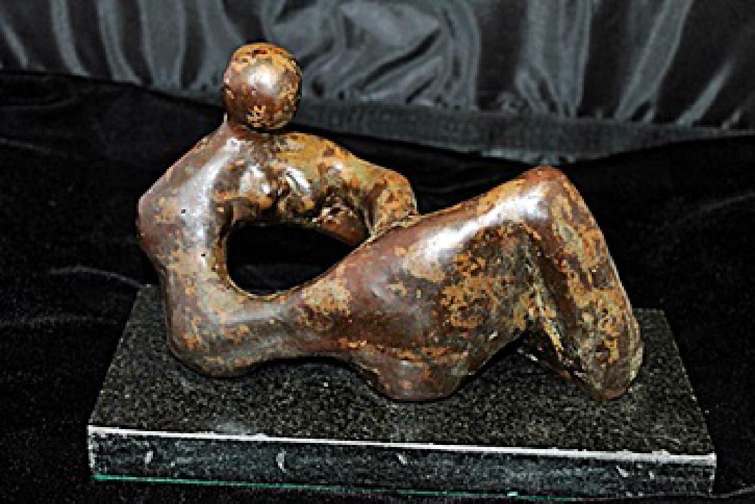 Signed Limited Edition Bronze Moore: Old recast patina bronze sculpture Henry Moore, bearing a signature in a limited edition. Dimensions approx 9 x 7 x 5.