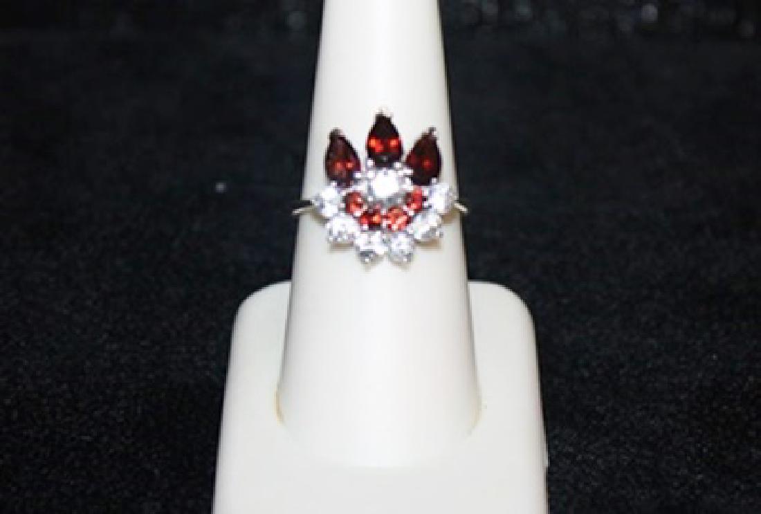 Beautiful Garnet White Sapphire Ring. (288J): Beautiful Garnet White Sapphire Ring. Sapphire approx. 4cts.