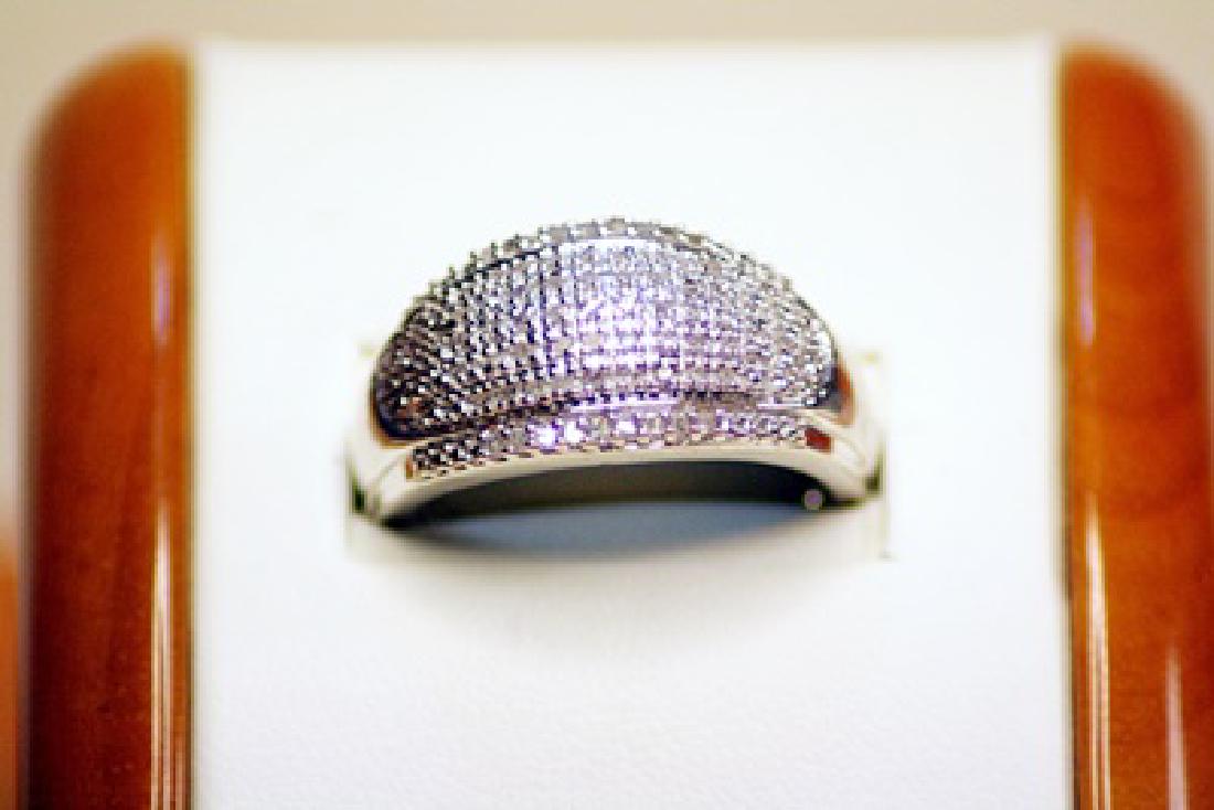Beautiful Unisex 14kt White Gold Diamond Ring: Beautiful Unisex 14kt White Gold Diamond Ring, Diamonds approx 1 ct, VS1, Color G.(10KJ)