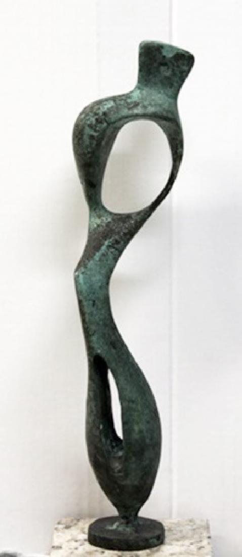 Bronze Sculpture - Henry Moore: In our opinion a work from the artist’s model, originating in his circle and cast during his lifetime or shortly thereafter, in the manner of Henry Moore, Bronze Sculpture on a Marble Base.