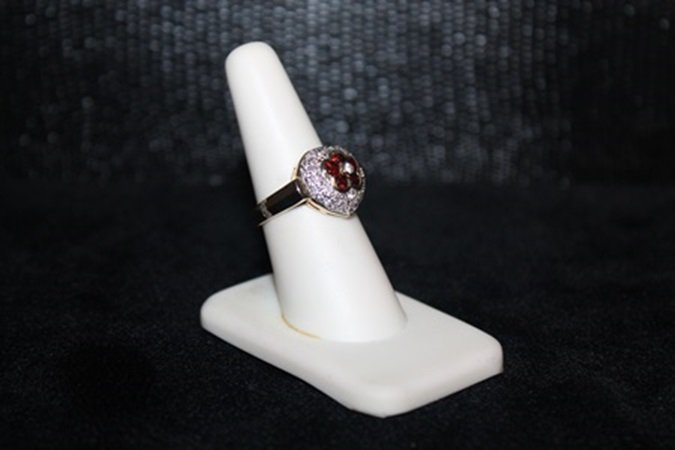 Beautiful Rubies & Diamonds Ring. (293J): Beautiful Rubies & Diamonds Ring. Rubies approx. 1ct, Diamonds approx. .75ct VS1 Color G.