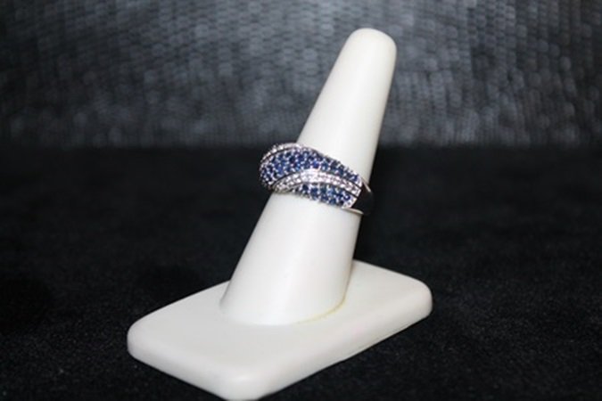Beautiful Tanzanite with Diamonds Ring. (303J): Beautiful Tanzanite with Diamonds Ring. Tanzanite approx. 2cts and Diamonds approx .15ct VS1 Color G.