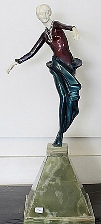Dancer - bronze Sculpture by Chiparus: In our opinion a work from the artist’s model, originating in his circle and cast during his lifetime or shortly thereafter, in the manner of Chiparus, bronze sculpture, Dancer. Base bearing the sig