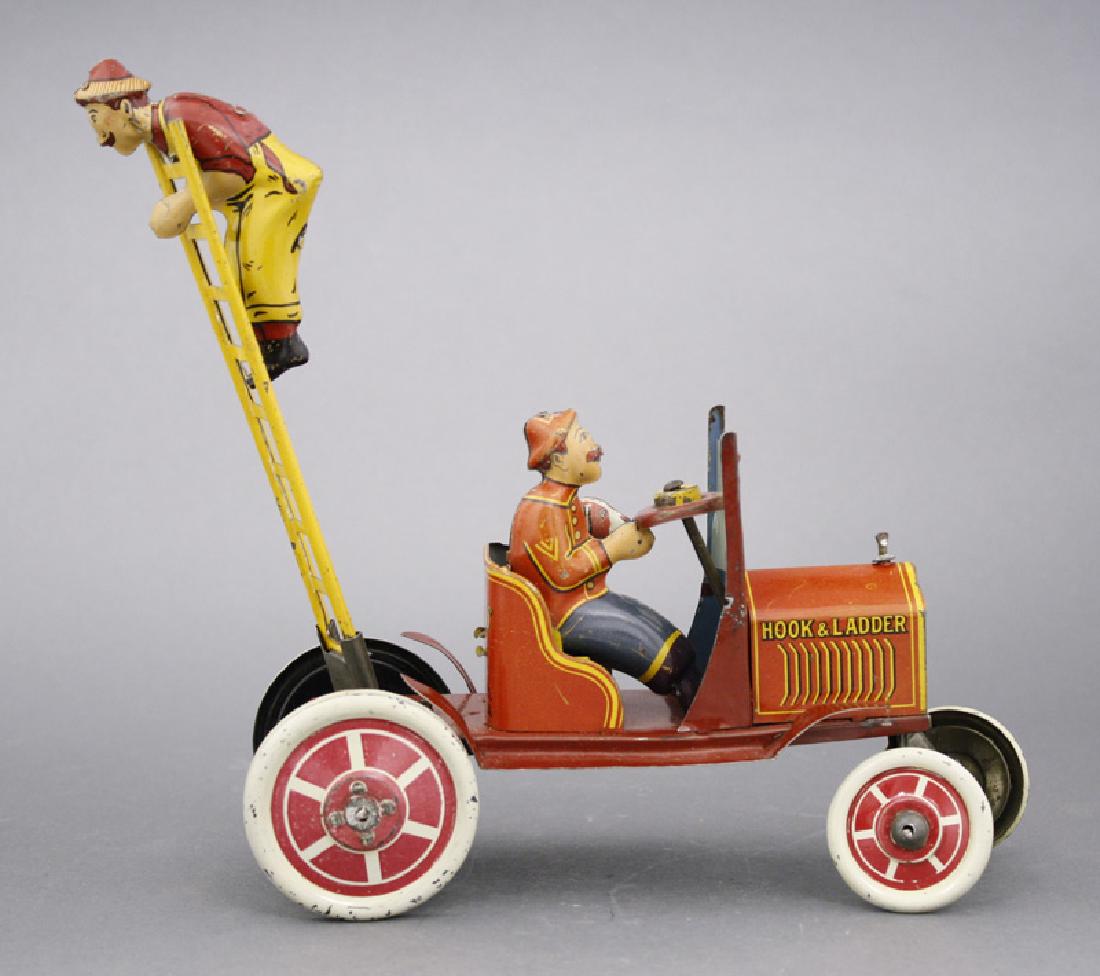 Snoopy Gus: Louis Marx Company New York City - Circa 1920’sThe toy is in excellent, bright and good working condition Material: Tin