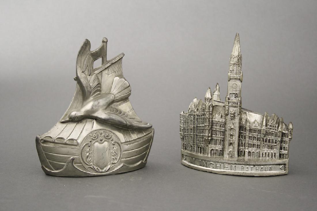 Munchen Rathaus / Bird with Sailboat (1 of 1)