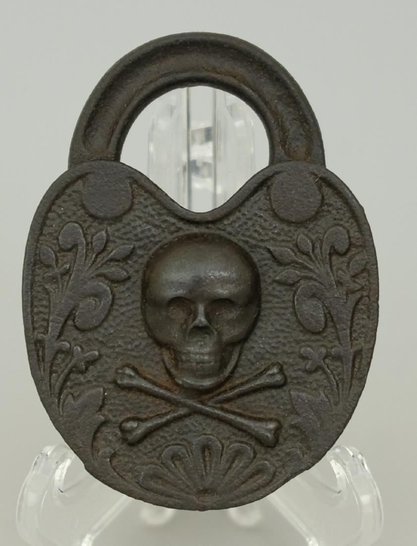 Skull & Crossbones Padlock (1 of 1)