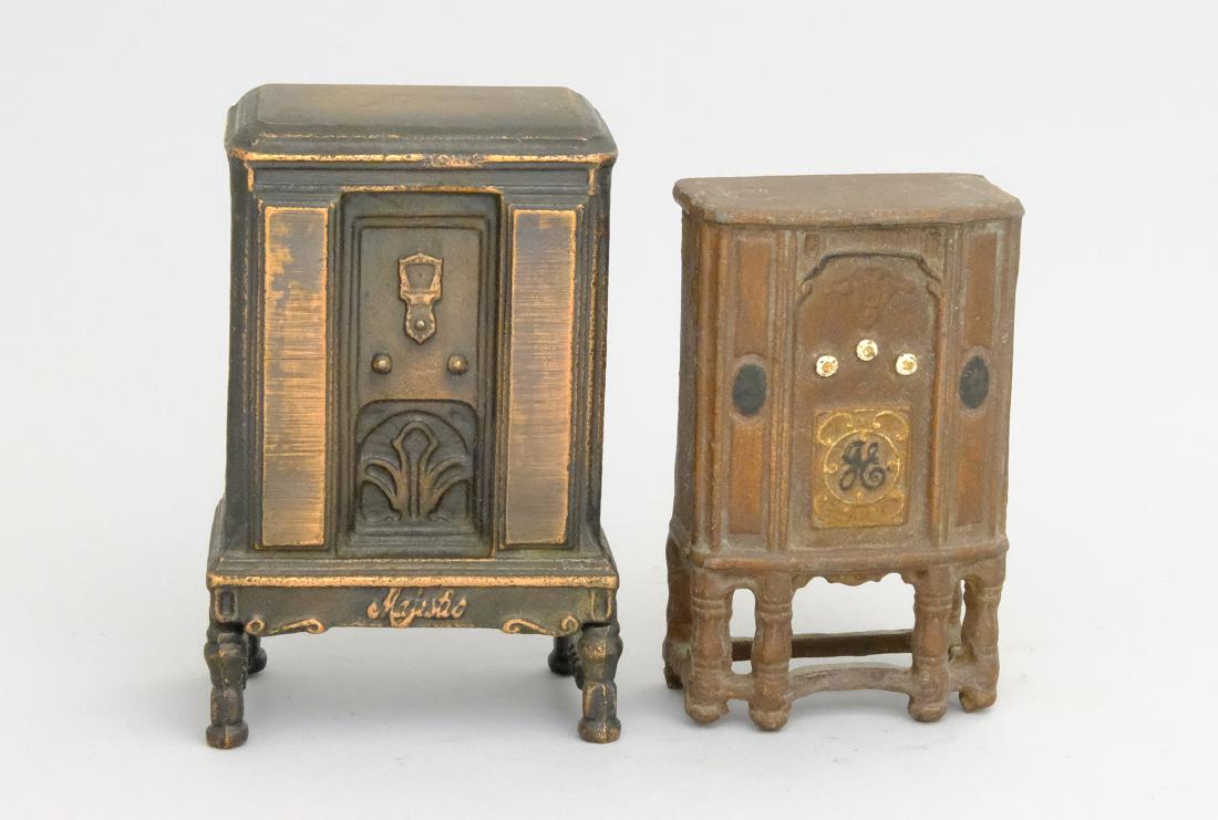 Majestic Radio / Zenith Radio: Arcade Mfg. Co. Freeport, IL - 1930's Cast Iron / Aluminum