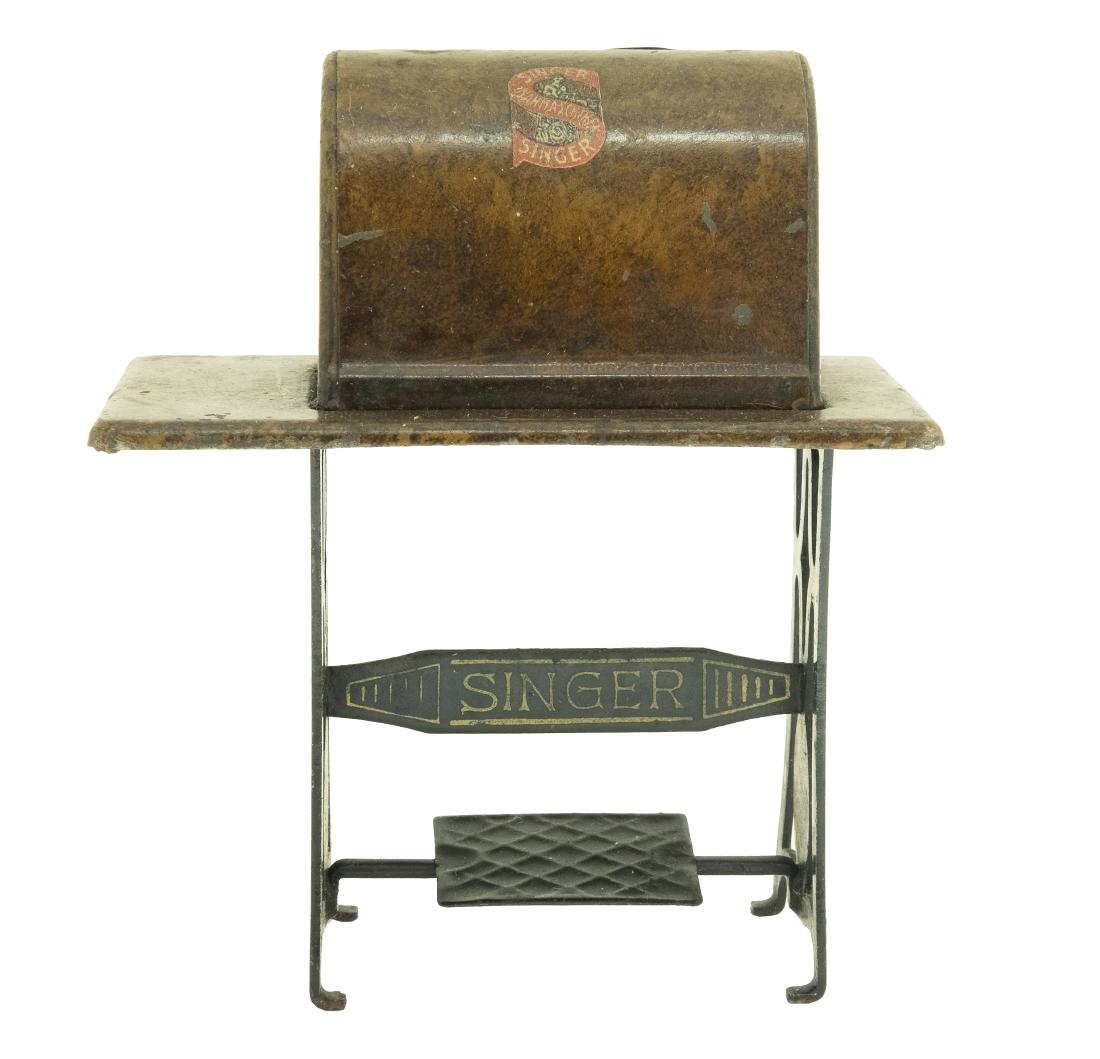Singer Sewing Machine: German - 1920 Tin