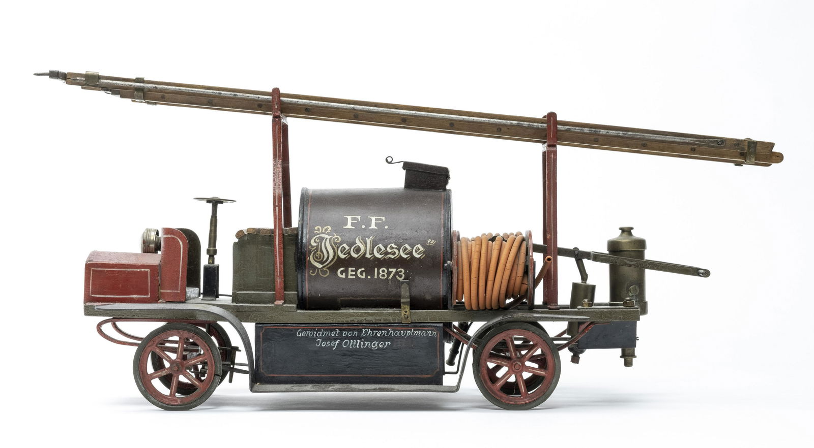 F. F. Tedlesee Fire Pumper Model - German (1 of 2)