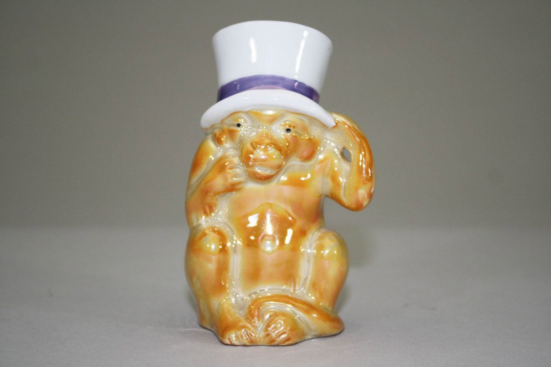 Monkey with Top Hat Ceramic Bank: Czech – Circa 1925 This is a really cute little guy. Huebner: Volume 2, Page 73 Material: Glazed Porcelain