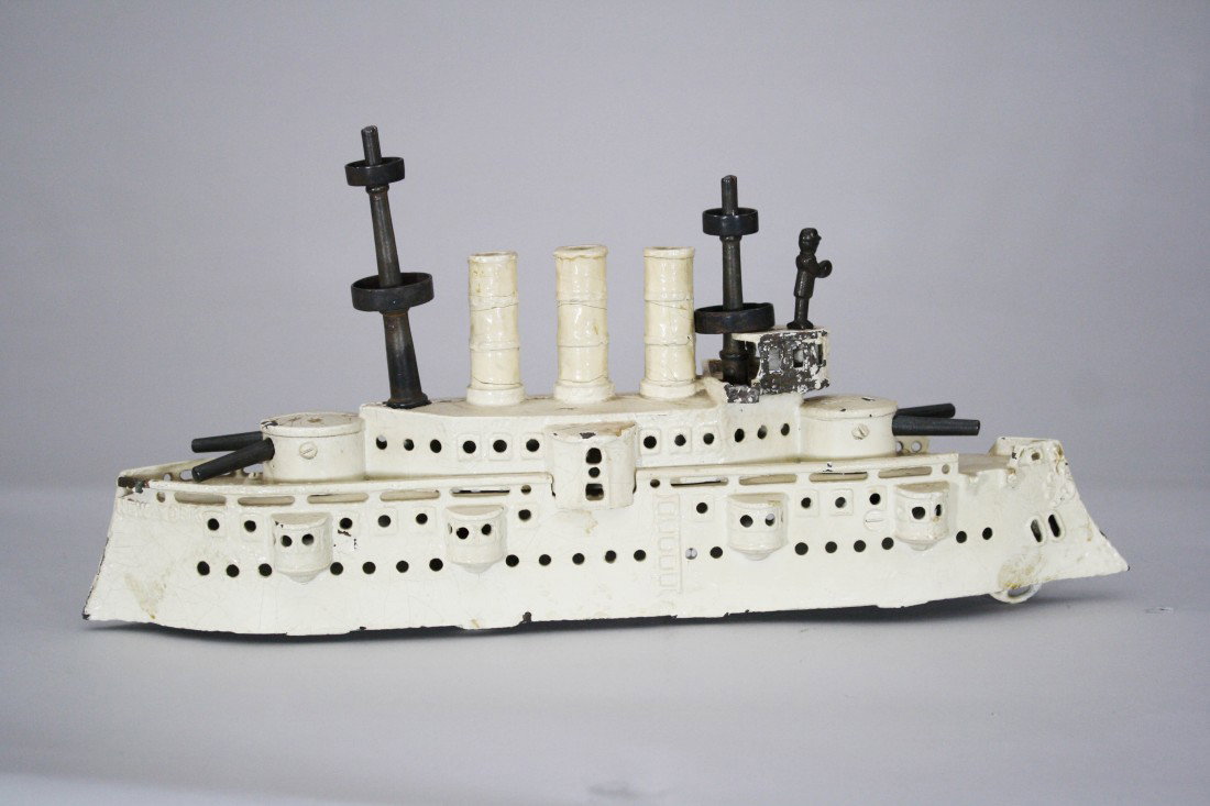 Battleship – Spanish American War Era: Dent Hardware Fullerton, Pennsylvania – circa 1910 An impressive large battleship made by Dent hardware. It is 20" long. It has some problems, but is a good starter piece. Material: Cast Iron