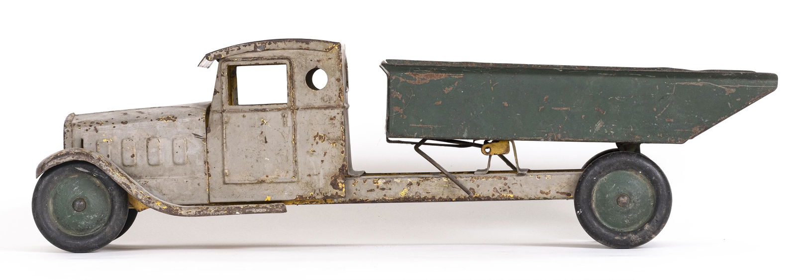 Dump Truck: Buddy L. Corp. Moline, IL - 1930's - 23" Long.