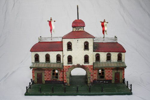 Large Painted Train Station – 1 Gauge: Gebruder Bing Germany – Circa 1910 This is an impressive large scaled train station. It is 19½” long x 11½” deep. Material: Tin
