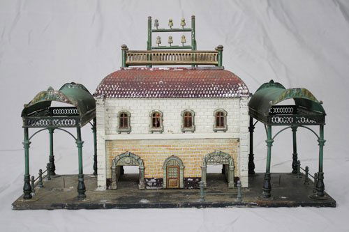 Double Awning Train Station - 1 Gauge: Gebruder Bing Germany – Circa 1910 This is a scarce and attractive train station. It is 19½” long x 9” deep. Material: Tin