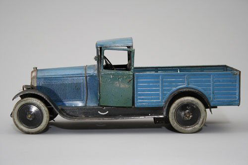 Flatbed Truck Citroen: Made by Andre Citroen French – Circa 1925 This windup toy is 17” long and works well. Material: Tin
