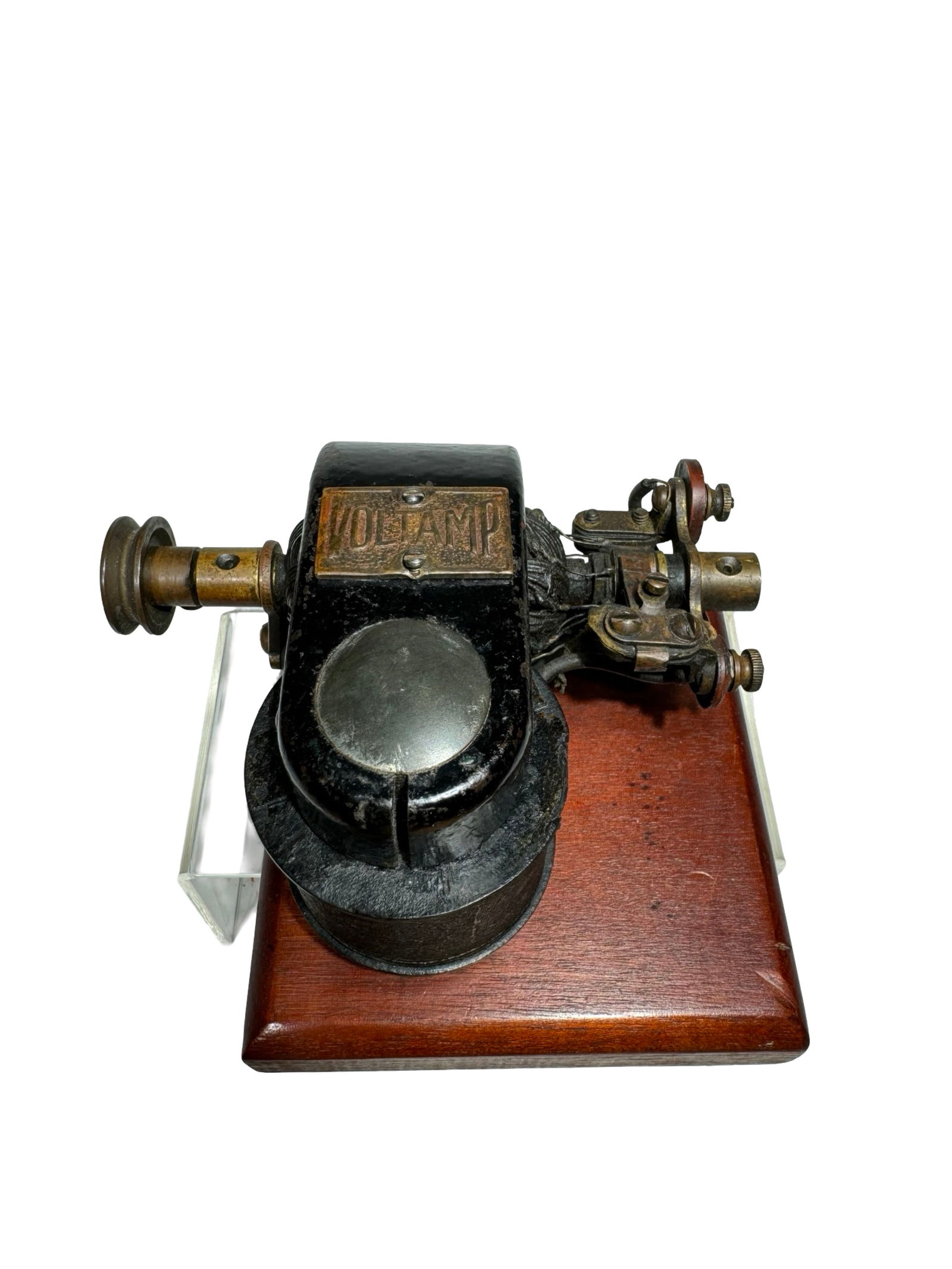 Deluxe Voltamp Motor: American - 1910 - 5 1/2" W x 4 1/2" D.