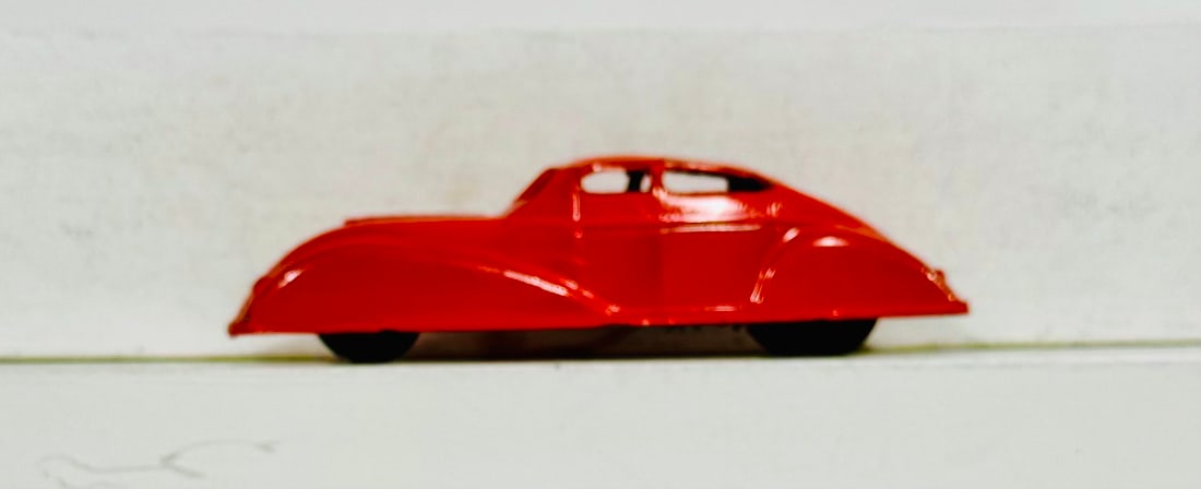 Diecast Windup Saloon Car (1 of 2)