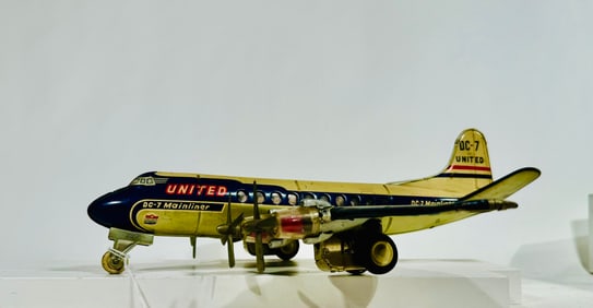 United DC - 7 Mainliner Friction Toy