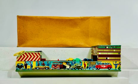 Windup Magnetic Tunnel with Keys