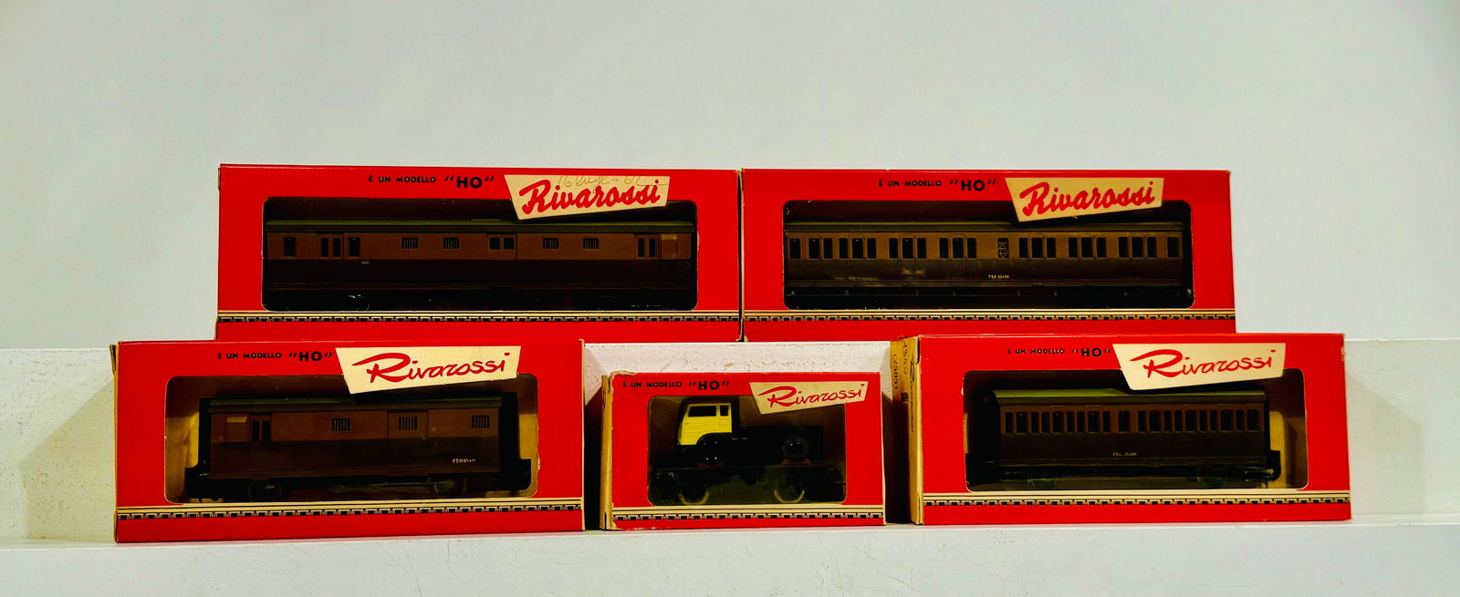 Rivarossi HO Freight/Passenger Coaches: For European Trains. Italian - 1960's - 12 Total.