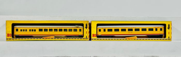 Two Fleischmann Pullman Passenger Cars